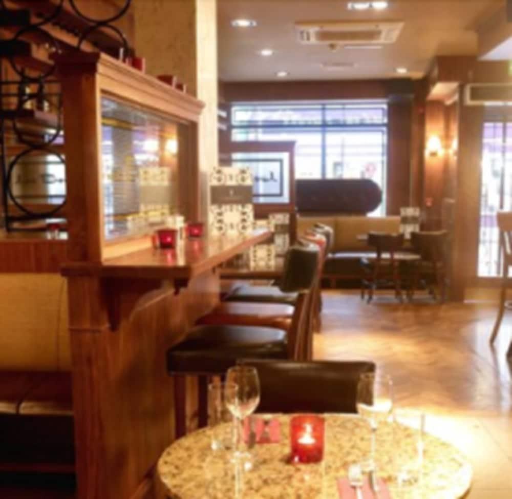 Celtic Lodge Guesthouse - Restaurant & Bar Дублин Экстерьер фото